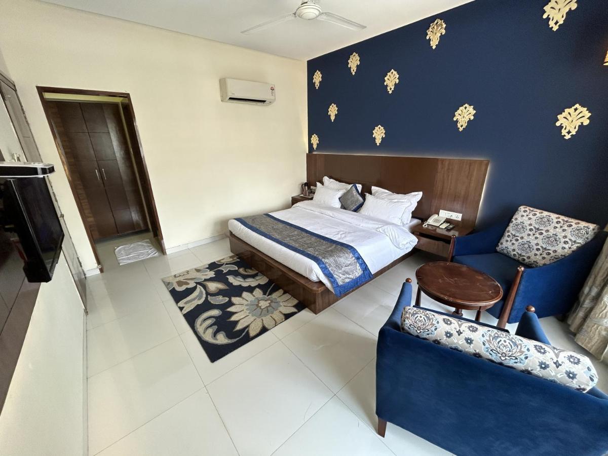 Hotel Gautam Lonavala Εξωτερικό φωτογραφία