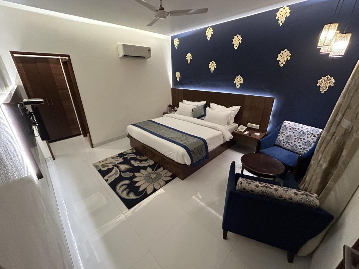 Hotel Gautam Lonavala Εξωτερικό φωτογραφία