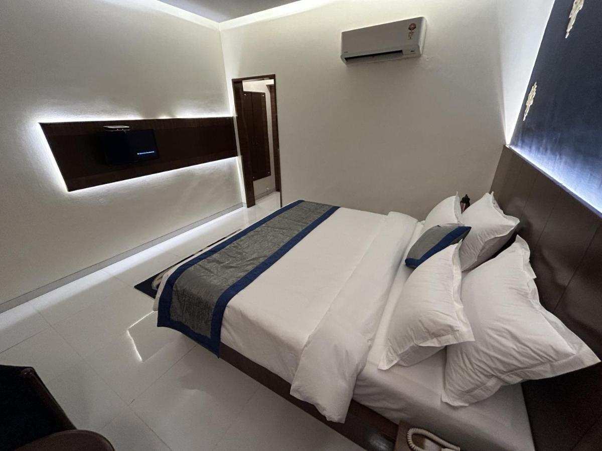 Hotel Gautam Lonavala Εξωτερικό φωτογραφία
